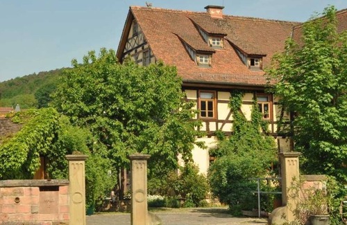 Breuberg Apartment | Archway Room - Guest Room - Fuhrhalterei Maul