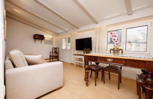 Old Town Apartment | Arco Collection