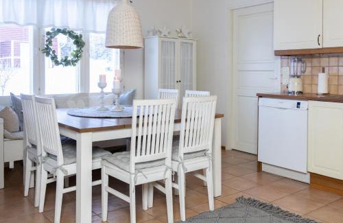Napapiiri House | Arctic Circle Home close to Santa`s Village