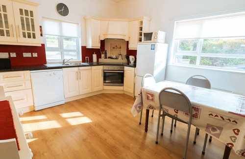 Bunbeg House | ARD AN PHÍOBAIRE, pet friendly in Derrybeg, County Donegal