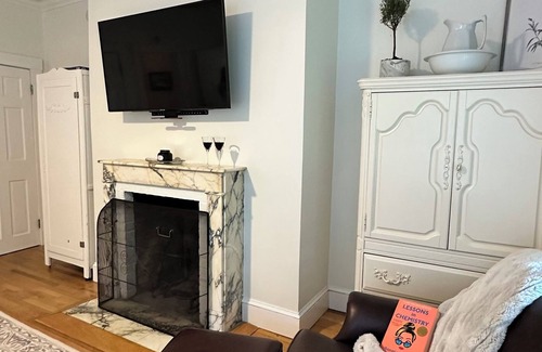 Mount Vernon Cottage | Arden CottagenCharming 1-bedroom in delightful Belgrade Lakes/AC. Lake access
