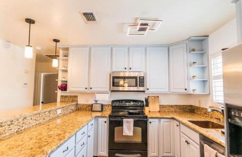 Sacramento Apartment | Arden Family Home BBQ Big Kitchen Backyard Pet W/D