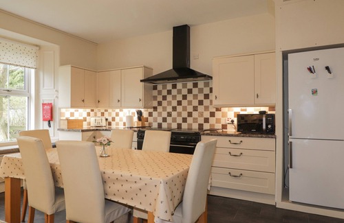Kingussie House | ARDEN HOUSE, family friendly, character holiday cottage in Kingussie