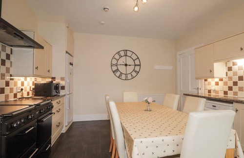 Kingussie House | ARDEN HOUSE, family friendly, character holiday cottage in Kingussie