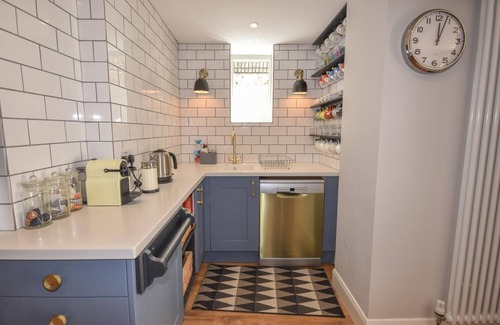 Ryde House | Arden Villa in Ryde with 4 bedrooms and 2 bathrooms