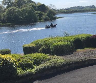 Enniskillen House | Ardhowen Bay lakefront holiday accommodation