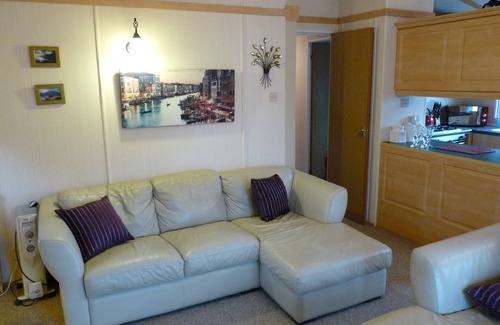 Arrochar Ski Chalet | Ardmay Chalet, Arrochar, stunning lochside location Free Kayaks and SUPS