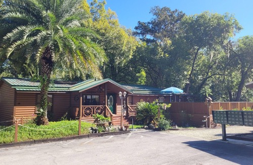 Lake Panasoffkee Cabin | Are a prefect weekend retreat or long term winter vacation home.