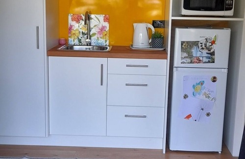 Arorangi Apartment | Are Mii , a stylish one room container home