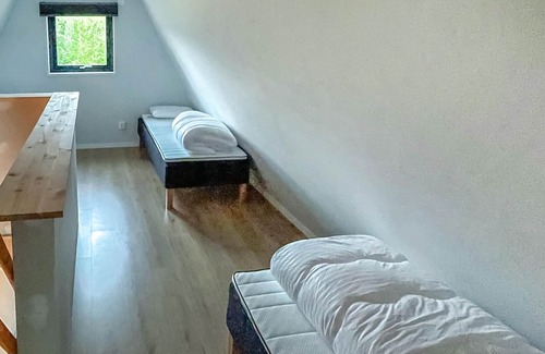 Tvetaryd House | Are you dreaming of a vacation close to nature? Then this special vacation home on the lake is the r