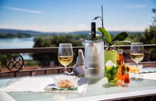 Dormelletto Villa | Are you looking for quiet and relaxation on Lake Maggiore? YOU are at home here