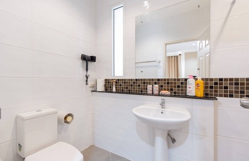 Nuanchan House | AreeHouse Bangkok 300m2 Townhouse. Family 1st choice. Near 7-11, BigC, SPA, MRT.