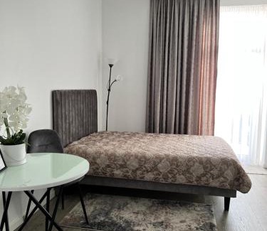Liberty Avenue Apartment | Arena apartment