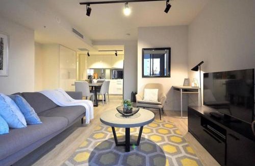 South Brisbane Apartment | Arena Convenient 2 Bedroom