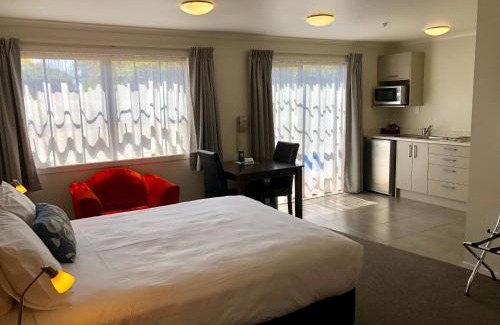 Hamilton Hotel | Arena Court Motel