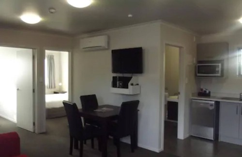 Hamilton Hotel | Arena Court Motel