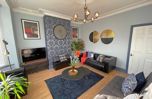 Sheffield House | Arena House - Sleeps 6