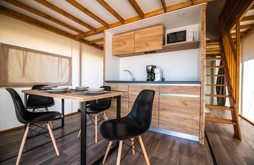 Pomer RV Rental | Arena One 99 Glamping