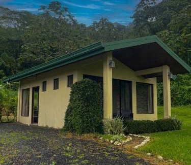 La Fortuna Hotel | Arenal Roca Suites