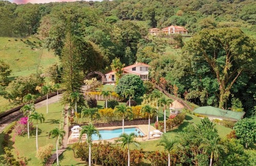 Arenal House | Arenal Springs Villas by the Lake. 4 Villas and a Pool on a 13 Acre Estate