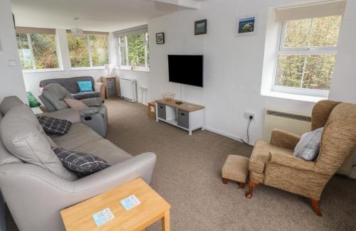 Dinas Cross House | Arfron