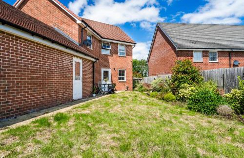 Hemel Hempstead Apartment | Argus Hse Contractor, Relocator, Families, Free Parking, Industrial Area