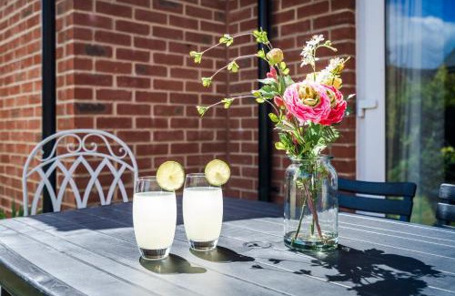Hemel Hempstead Apartment | Argus Hse Contractor, Relocator, Families, Free Parking, Industrial Area