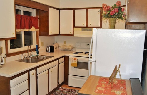 Grand Forks Apartment | Arhaus 2 : experience a chic and inviting accommodation in Grand Forks.