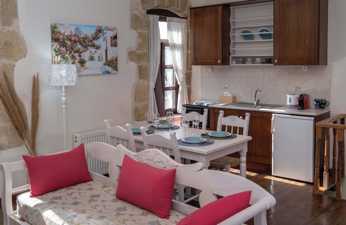 Archanes Apartment | Arhontiko Arhanes Eleni Suite - Getaway with Pool