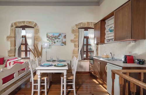 Archanes Apartment | Arhontiko Arhanes Eleni Suite - Getaway with Pool