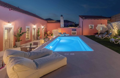 Archanes Apartment | Arhontiko Arhanes Eleni Suite - Getaway with Pool