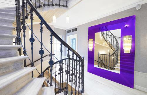 Belvaros - Lipotvaros Hotel | Aria Hotel Budapest by Library Hotel Collection
