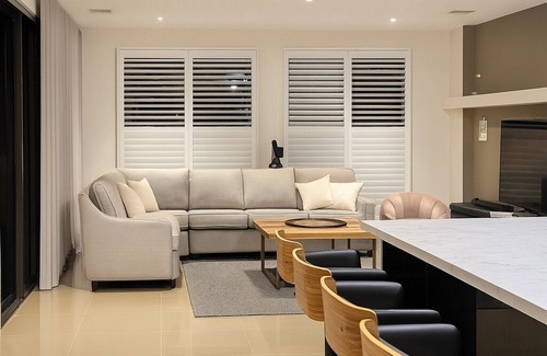 Truganina House | AriaVista:Spacious, Contemporary, Luxe Linens