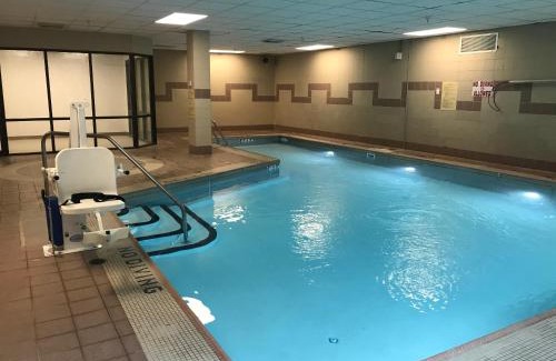 Lorain Hotel | Ariel Broadway Hotel
