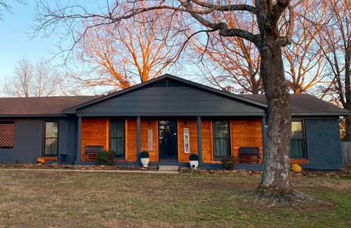 Athens House | Ariel’s Farm Manor