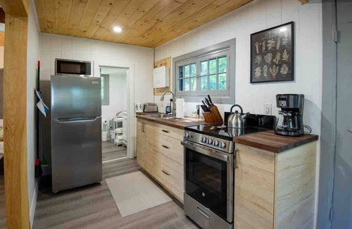 Isaacs Glen Cottage | Aries 2-Bedroom Fenelon Falls cottage
