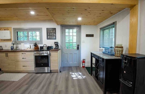 Isaacs Glen Cottage | Aries 2-Bedroom Fenelon Falls cottage