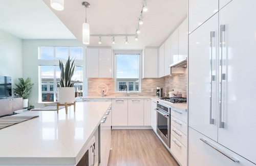 Richmond City Centre Apartment | ARIES PALACE PENTHOUSE - Luxury, Comfort & Ease