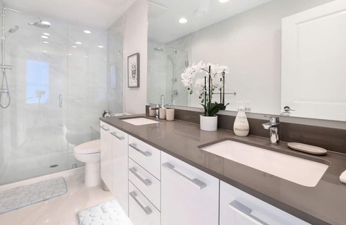 Richmond City Centre Apartment | ARIES PALACE PENTHOUSE - Luxury, Comfort & Ease