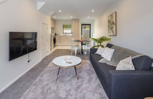 Lower Hutt House | Ariki Artistry: Lower Hutt 2BR Sanctuary