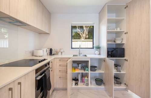 Lower Hutt House | Ariki Artistry: Lower Hutt 2BR Sanctuary