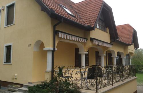 Heviz House | Arina Villa