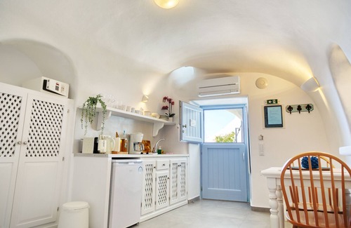 Oia House | Aris Caves