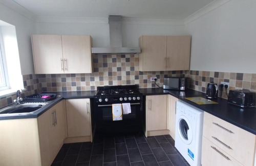 Brough House | Arista House Entire 3 bedroom self catering property sleeps 5 people, Pet friendly