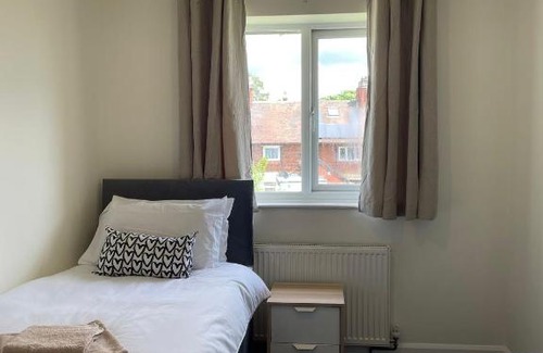 Brough House | Arista House Entire 3 bedroom self catering property sleeps 5 people, Pet friendly