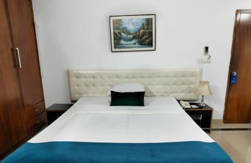 Gulshan Hotel | Aristocrat Inn - Lake Park & USA club