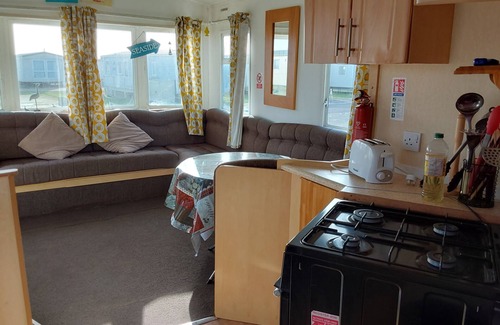 Camber House | Arizona Family and Dogs Welcome Caravan 3 Bedrooms