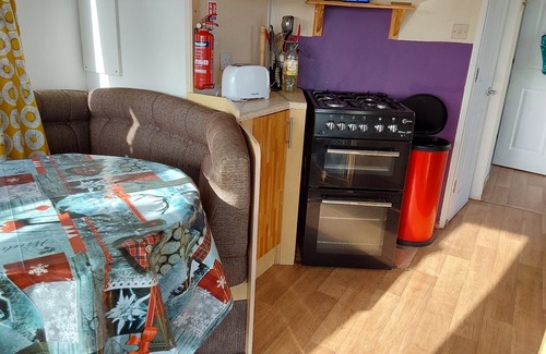 Camber House | Arizona Family and Dogs Welcome Caravan 3 Bedrooms