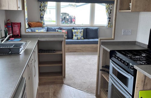Clacton-on-Sea House | Arizona-Pura Vida Holidays Caravan with free WIFI and private parking