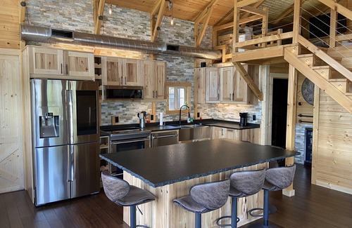 Williamstown Cabin | Ark Encounter - Lake Front Cabin, Large Dock, Screened Porch Outdoor Living!